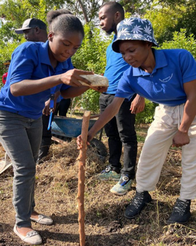 Art Borin Jr Technical Agricole Students-1